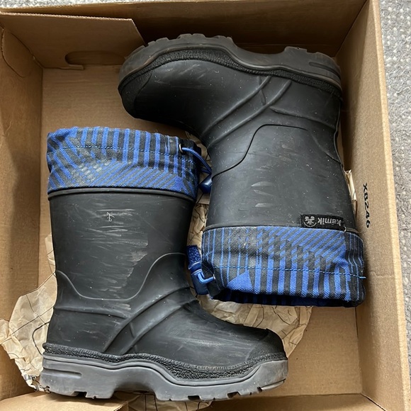 Toddler size 9 Kamik snowkone boots - Picture 10 of 10